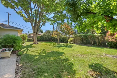 Exterior - 6218 Saint James Dr, Carmichael, CA 95608 photo 6 of 13