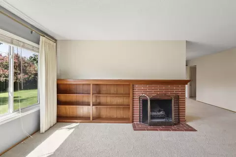 Living - 6218 Saint James Dr, Carmichael, CA 95608 photo 7 of 10