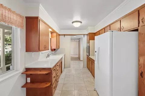 Kitchen - 6218 Saint James Dr, Carmichael, CA 95608 photo 5 of 8