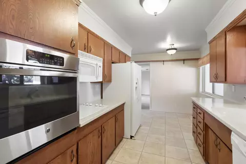 Kitchen - 6218 Saint James Dr, Carmichael, CA 95608 photo 7 of 8