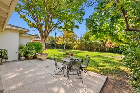 Exterior - 6218 Saint James Dr, Carmichael, CA 95608 photo 4 of 13