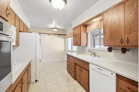 Kitchen - 6218 Saint James Dr, Carmichael, CA 95608 photo 8 of 8