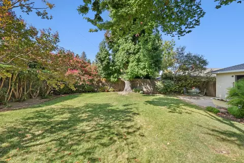 Exterior - 6218 Saint James Dr, Carmichael, CA 95608 photo 11 of 13