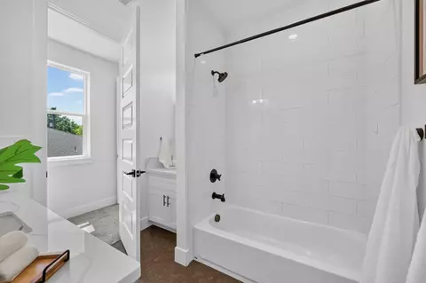 Bath - 3705 Mackenzie Ln, Carmichael, CA 95608 photo 10 of 11
