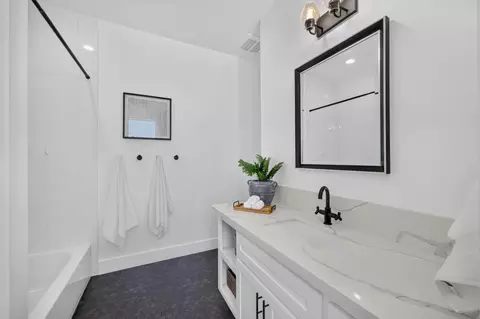 Bath - 3705 Mackenzie Ln, Carmichael, CA 95608 photo 9 of 11