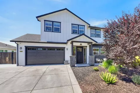 Exterior - 3705 Mackenzie Ln, Carmichael, CA 95608 photo 2 of 11