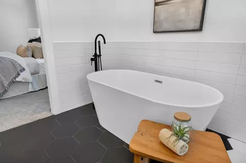 Bath - 3705 Mackenzie Ln, Carmichael, CA 95608 photo 6 of 11