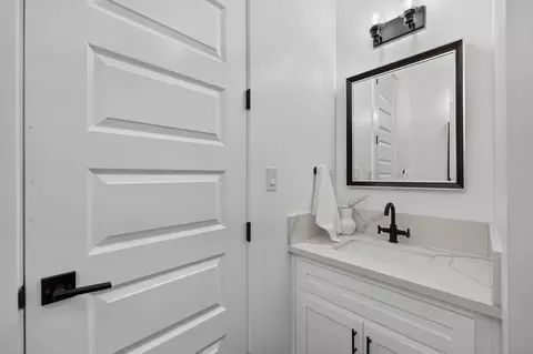 Bath - 3705 Mackenzie Ln, Carmichael, CA 95608 photo 11 of 11