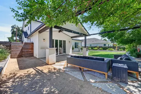 Exterior - 3705 Mackenzie Ln, Carmichael, CA 95608 photo 4 of 11