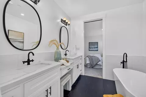 Bath - 3705 Mackenzie Ln, Carmichael, CA 95608 photo 5 of 11