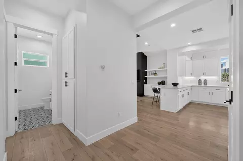 Entry Way - 3705 Mackenzie Ln, Carmichael, CA 95608 photo 4 of 10