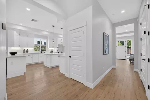Entry Way - 3705 Mackenzie Ln, Carmichael, CA 95608 photo 3 of 10