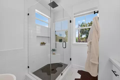 Bath - 3705 Mackenzie Ln, Carmichael, CA 95608 photo 7 of 11