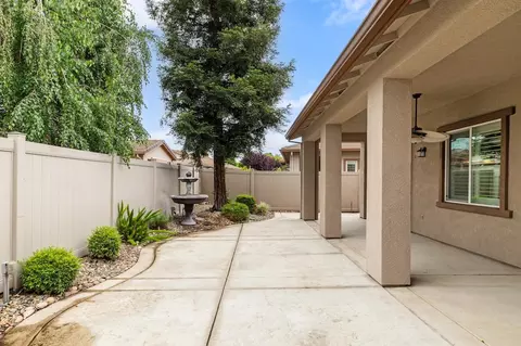 Exterior - 2442 Pepper Tree Ln, Manteca, CA 95336 photo 8 of 14