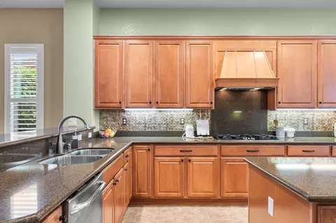 Kitchen - 2442 Pepper Tree Ln, Manteca, CA 95336 photo 4 of 8