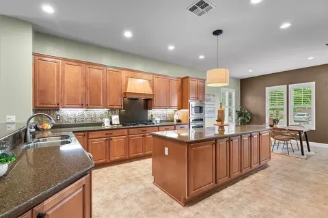 Kitchen - 2442 Pepper Tree Ln, Manteca, CA 95336 photo 3 of 8