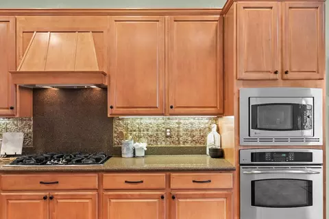 Kitchen - 2442 Pepper Tree Ln, Manteca, CA 95336 photo 7 of 8
