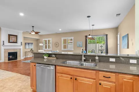 Kitchen - 2442 Pepper Tree Ln, Manteca, CA 95336 photo 5 of 8