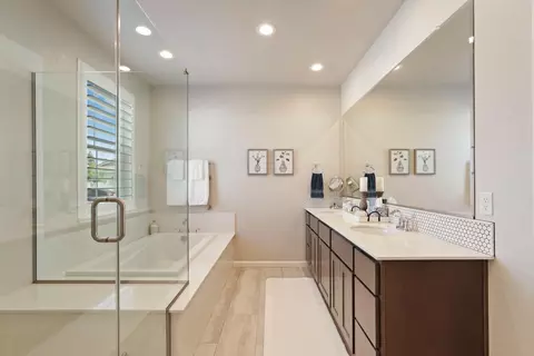 Bath - 822 Cento Ct, Lodi, CA 95242 photo 2 of 3