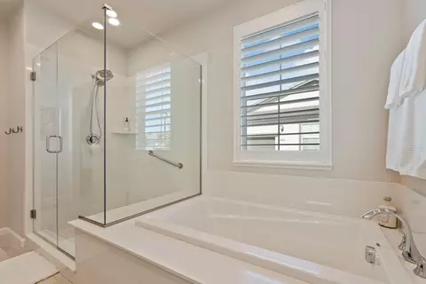 Bath - 822 Cento Ct, Lodi, CA 95242 photo 3 of 3