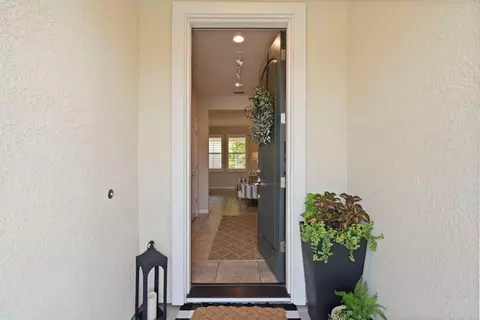 Entry Way - 822 Cento Ct, Lodi, CA 95242 photo 1 of 5