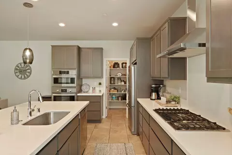 Kitchen - 822 Cento Ct, Lodi, CA 95242 photo 3 of 6