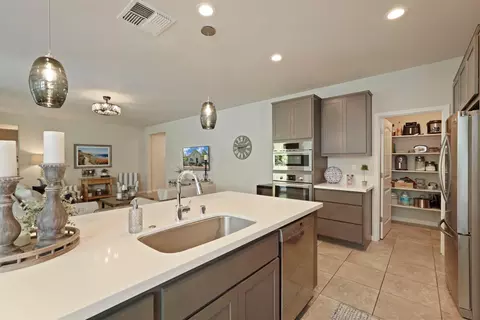 Kitchen - 822 Cento Ct, Lodi, CA 95242 photo 4 of 6