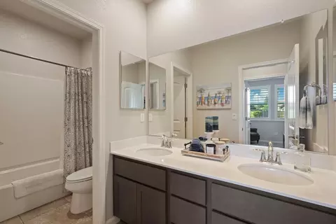 Entry Way - 822 Cento Ct, Lodi, CA 95242 photo 4 of 5