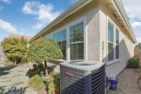 Exterior - 822 Cento Ct, Lodi, CA 95242 photo 7 of 8