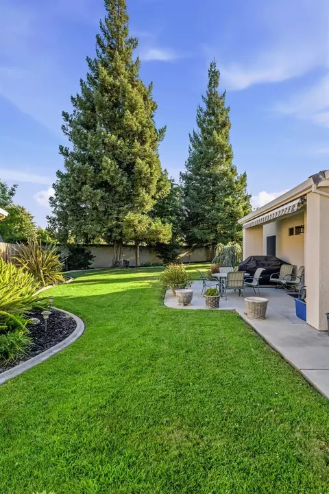 Exterior - 3201 Spring Crest Dr, Turlock, CA 95382 photo 5 of 16