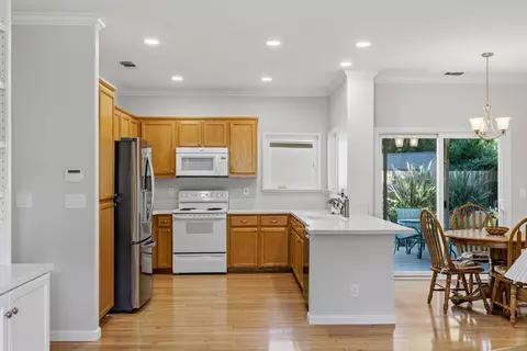 Kitchen - 3201 Spring Crest Dr, Turlock, CA 95382 photo 3 of 4