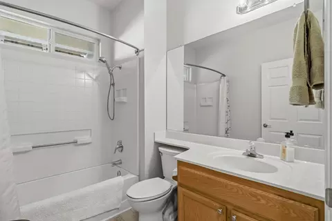Bath - 3201 Spring Crest Dr, Turlock, CA 95382 photo 3 of 3