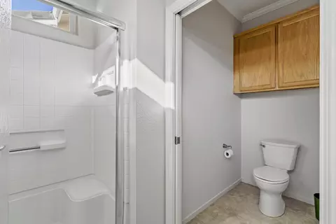 Bath - 3201 Spring Crest Dr, Turlock, CA 95382 photo 2 of 3