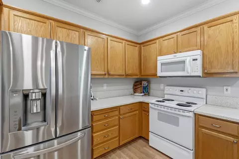 Kitchen - 3201 Spring Crest Dr, Turlock, CA 95382 photo 4 of 4