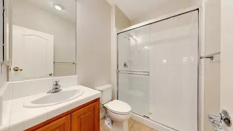 Bath - 20939 Valley View Pl, Patterson, CA 95363 photo 3 of 5