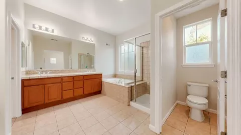 Bath - 20939 Valley View Pl, Patterson, CA 95363 photo 2 of 5