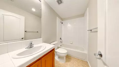Bath - 20939 Valley View Pl, Patterson, CA 95363 photo 4 of 5