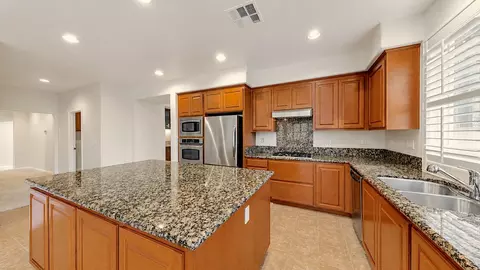 Kitchen - 20939 Valley View Pl, Patterson, CA 95363 photo 3 of 6