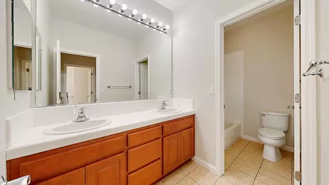Bath - 20939 Valley View Pl, Patterson, CA 95363 photo 1 of 5