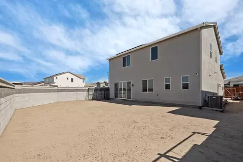 Exterior - 394 Vinal Dr, Manteca, CA 95337 photo 3 of 8