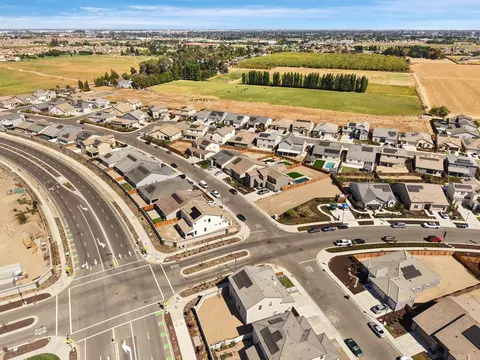 View/Area - 394 Vinal Dr, Manteca, CA 95337 photo 13 of 18