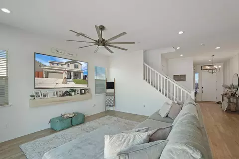 Entry Way - 394 Vinal Dr, Manteca, CA 95337 photo 4 of 4