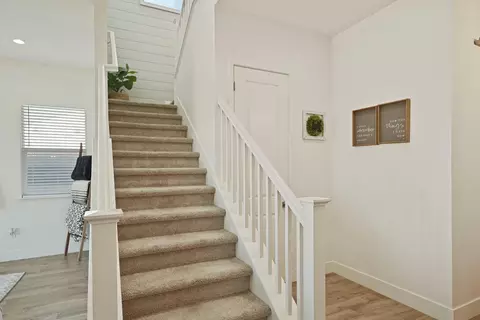 Entry Way - 394 Vinal Dr, Manteca, CA 95337 photo 3 of 4