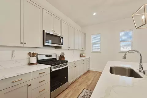 Kitchen - 394 Vinal Dr, Manteca, CA 95337 photo 3 of 6