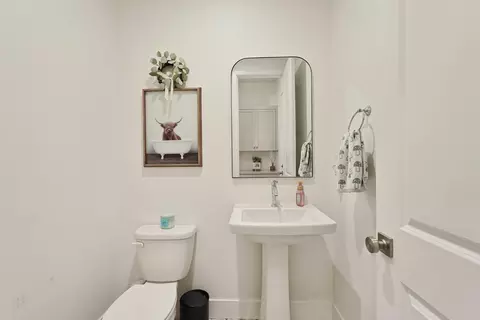 Bath - 394 Vinal Dr, Manteca, CA 95337 photo 1 of 5