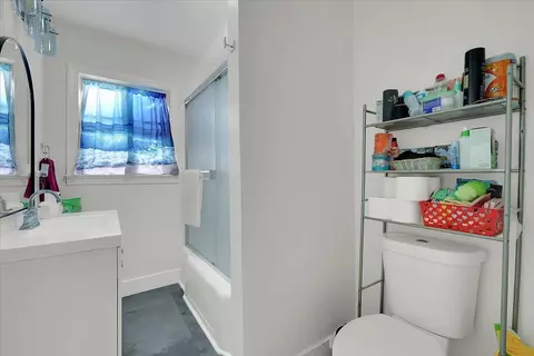 Bath - 826 Vermont St, Gridley, CA 95948 photo 1 of 3