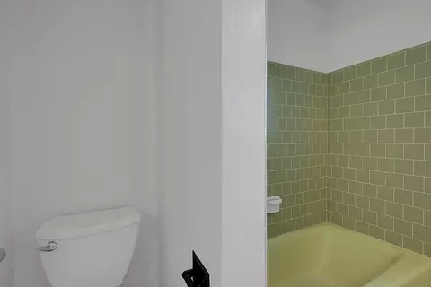 Bath - 6789 College Ave, Sutter, CA 95982 photo 5 of 8