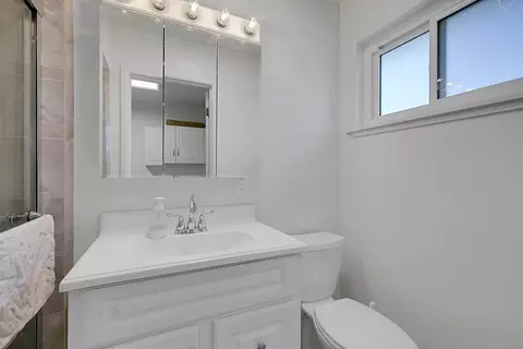 Bath - 6789 College Ave, Sutter, CA 95982 photo 7 of 8
