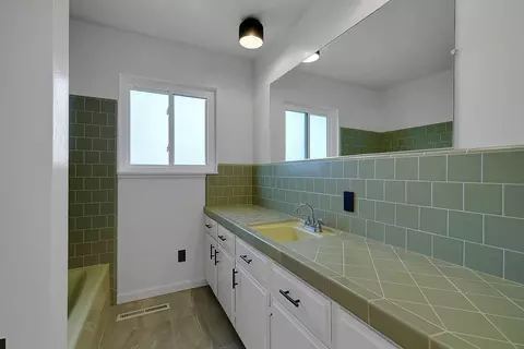 Bath - 6789 College Ave, Sutter, CA 95982 photo 4 of 8