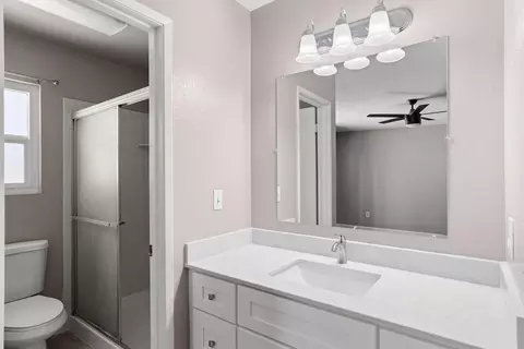 Bath - 1073 Derby Ct, Manteca, CA 95336 photo 1 of 2